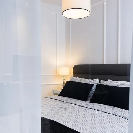 Luxury Arc Apartment